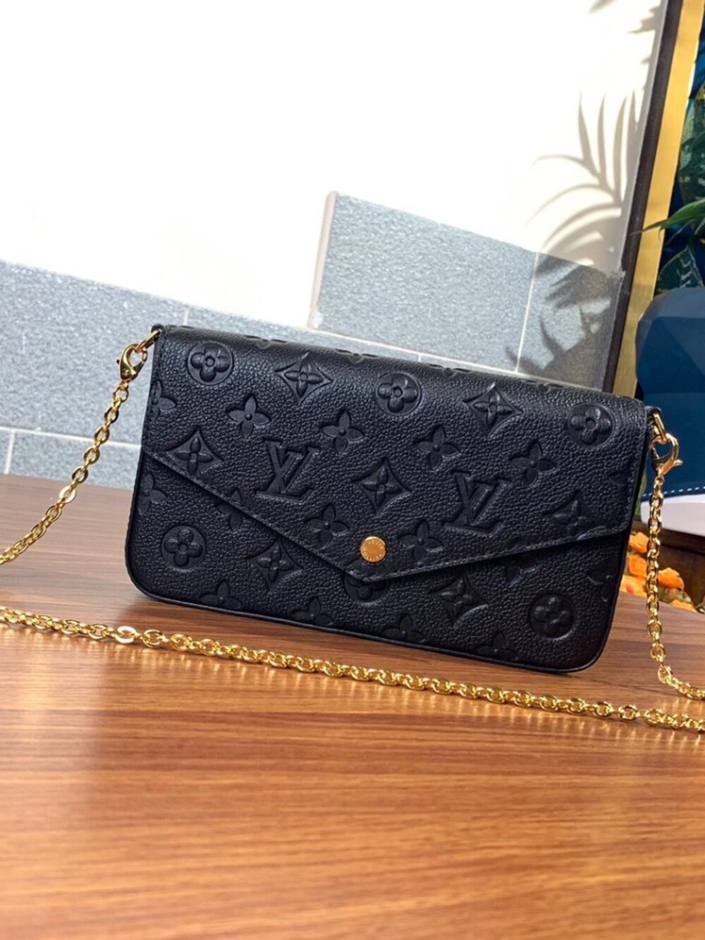 🍷LV FÉLICIE POCHETTE Monogram Empreinte Leather - Picture 2 of 9